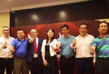 华晓（揭秘华晓的领导风格与技术创新之路）
